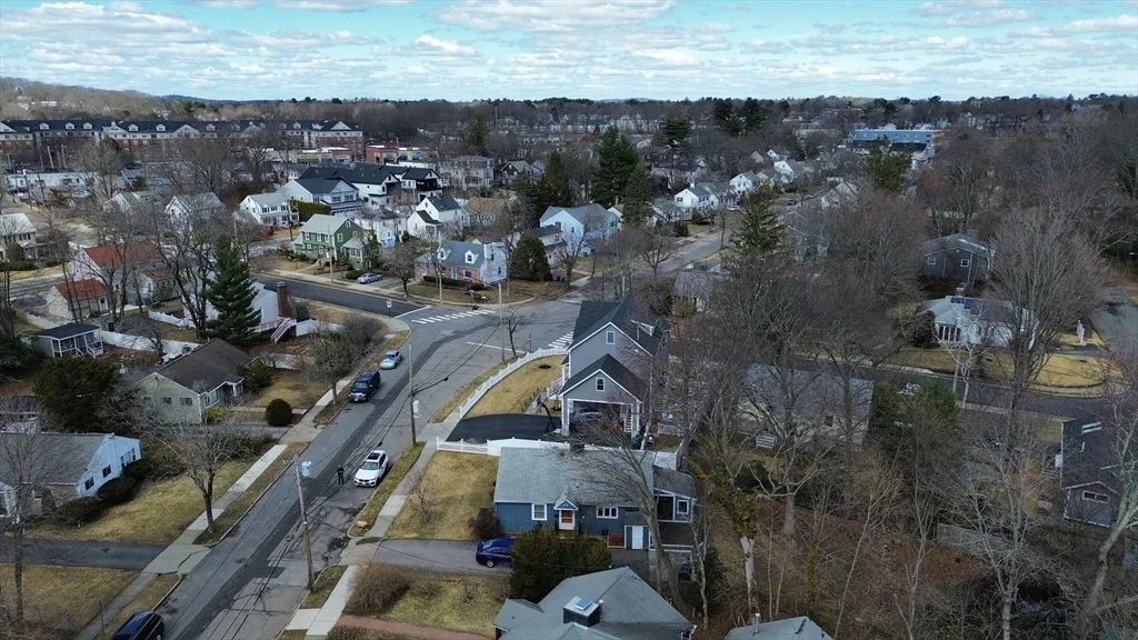2 bed, 1 bath apartment for rent at 176 Upland Ave Unit Single Fam, Newton — photo 26 of 29