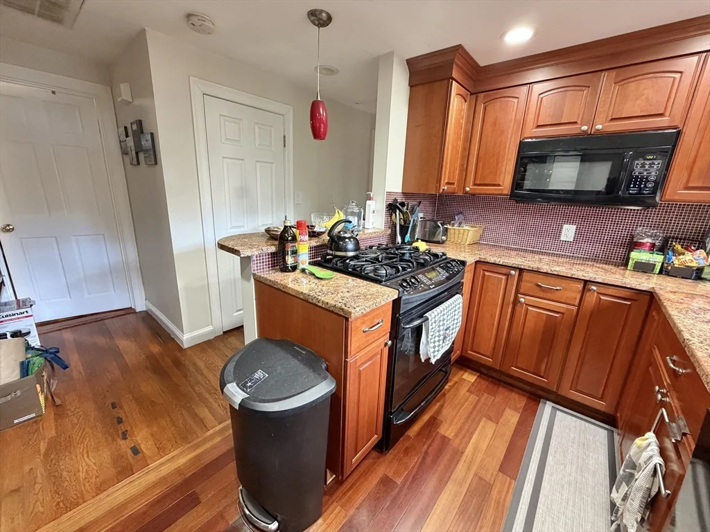 2 bed, 1 bath apartment for rent at 176 Upland Ave Unit Single Fam, Newton — photo 9 of 29