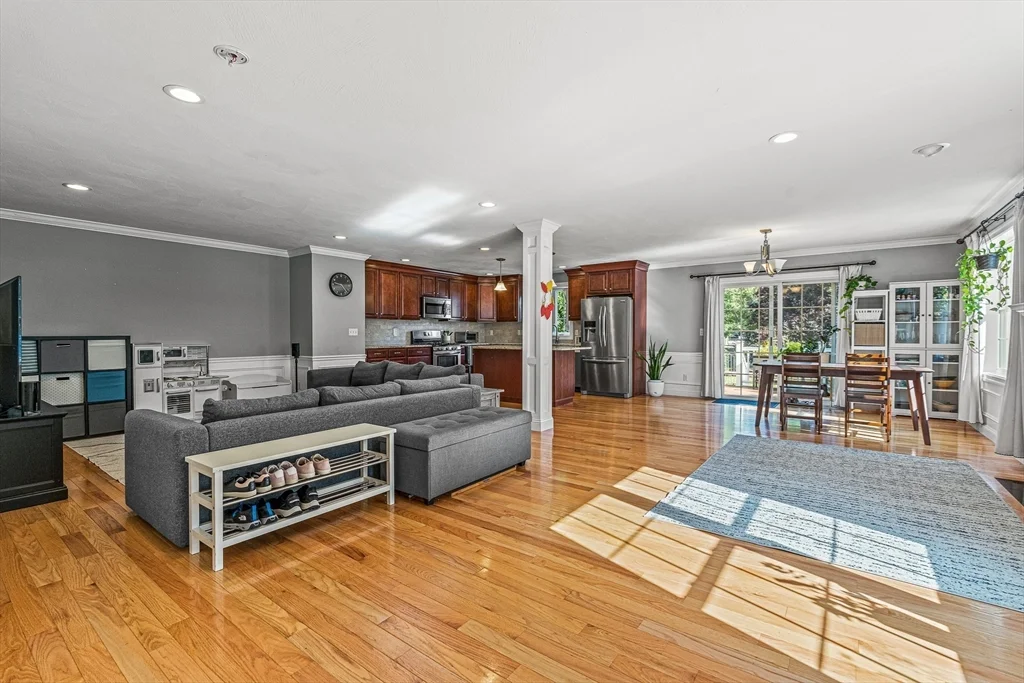 4 bed, 3 bath apartment for rent at 176 Washington St Unit 176, Reading — photo 6 of 39