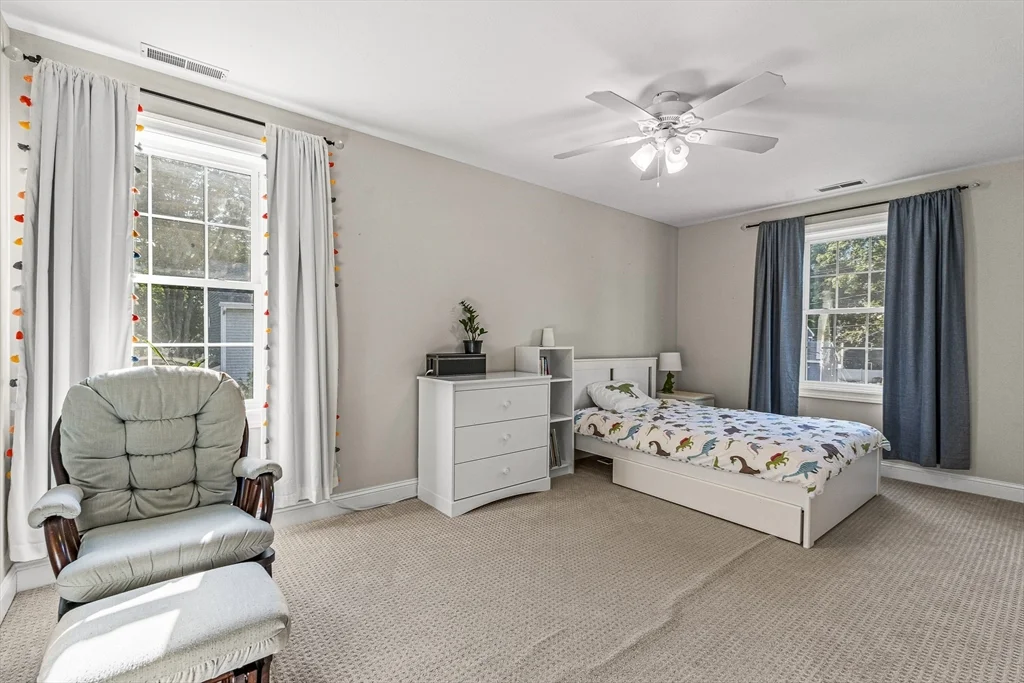 4 bed, 3 bath apartment for rent at 176 Washington St Unit 176, Reading — photo 16 of 39