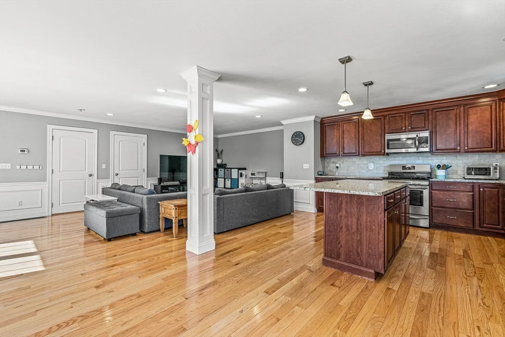 4 bed, 3 bath apartment for rent at 176 Washington St Unit 176, Reading — photo 7 of 39