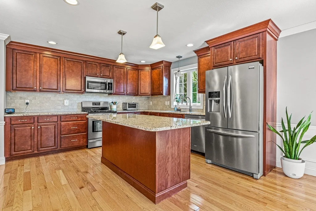 4 bed, 3 bath apartment for rent at 176 Washington St Unit 176, Reading — photo 9 of 39