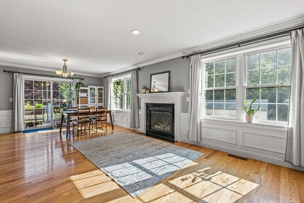 4 bed, 3 bath apartment for rent at 176 Washington St Unit 176, Reading — photo 4 of 39