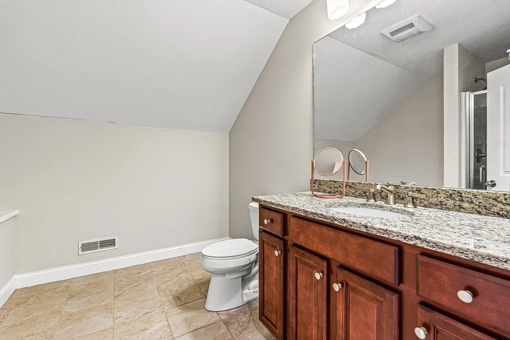 4 bed, 3 bath apartment for rent at 176 Washington St Unit 176, Reading — photo 31 of 39