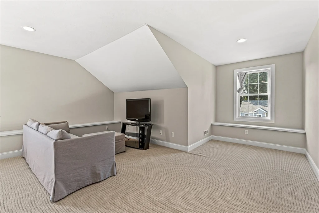 4 bed, 3 bath apartment for rent at 176 Washington St Unit 176, Reading — photo 30 of 39