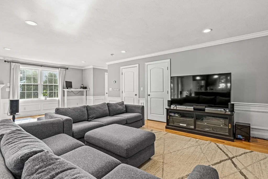 4 bed, 3 bath apartment for rent at 176 Washington St Unit 176, Reading — photo 12 of 39