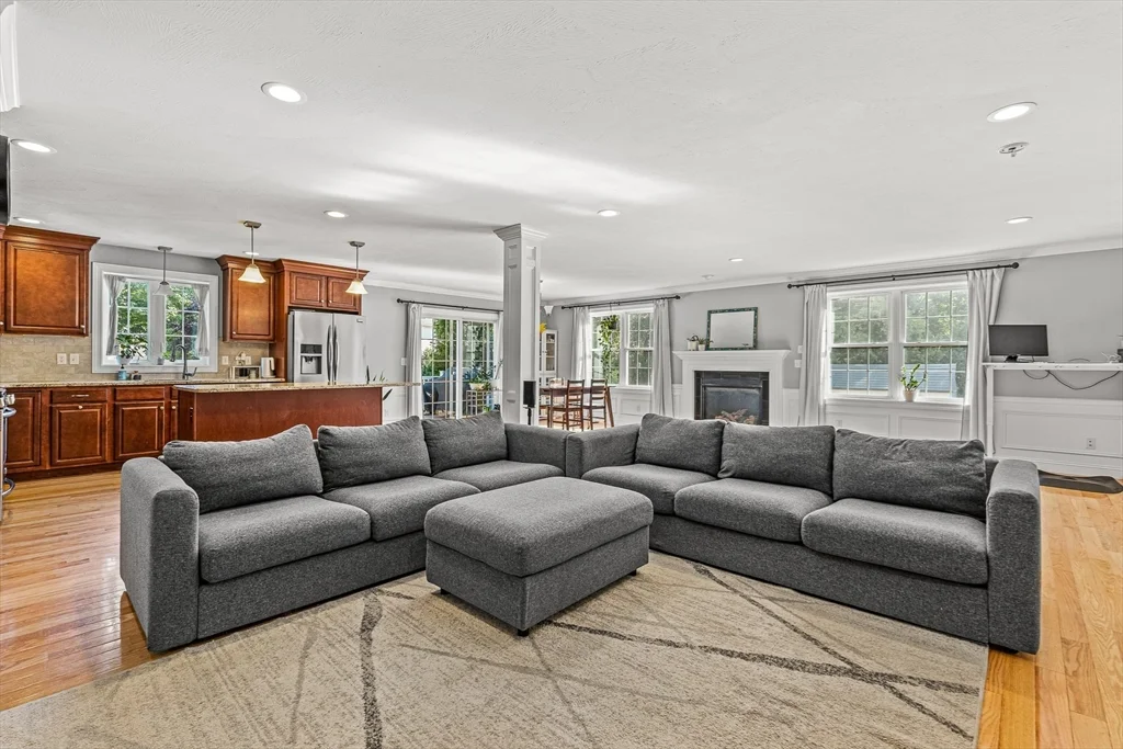 4 bed, 3 bath apartment for rent at 176 Washington St Unit 176, Reading — photo 11 of 39