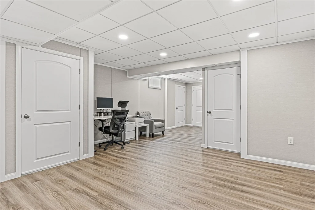4 bed, 3 bath apartment for rent at 176 Washington St Unit 176, Reading — photo 32 of 39