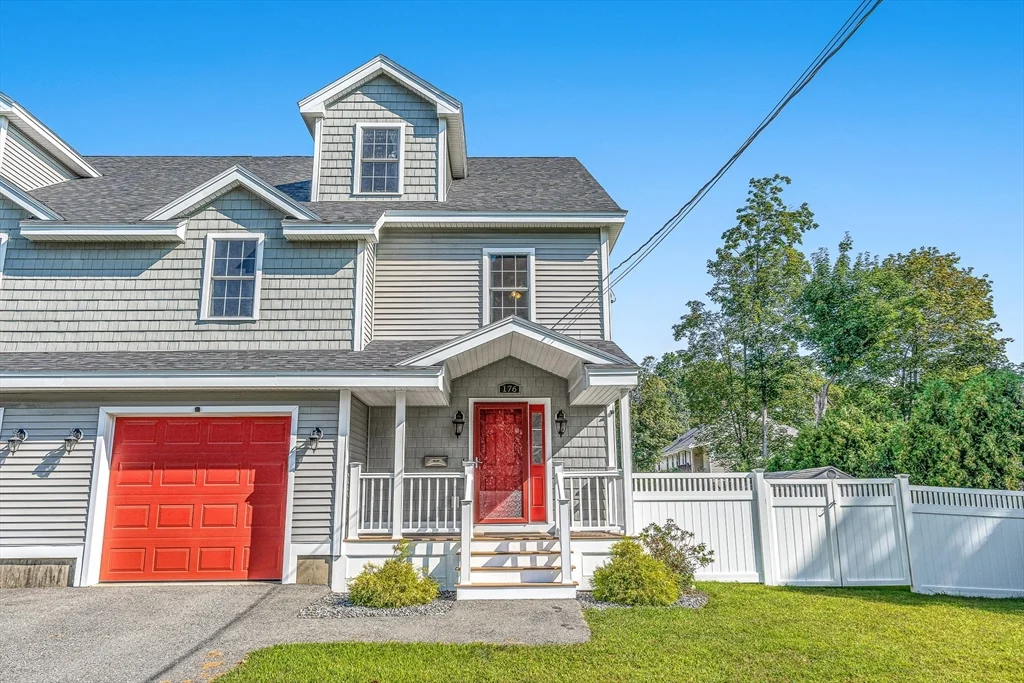 4 bed, 3 bath apartment for rent at 176 Washington St Unit 176, Reading