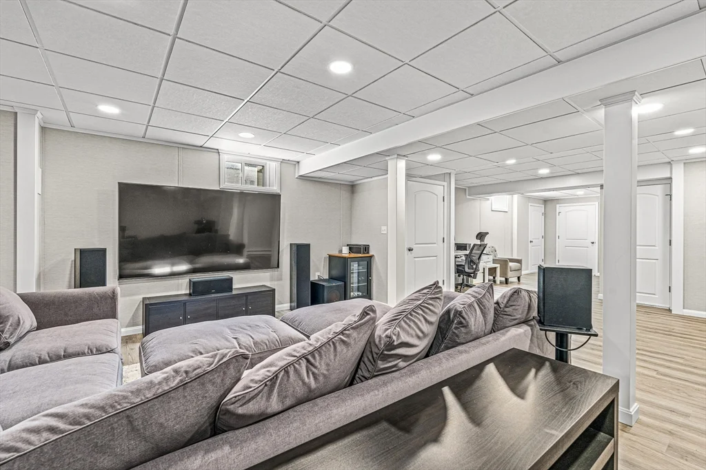 4 bed, 3 bath apartment for rent at 176 Washington St Unit 176, Reading — photo 35 of 39