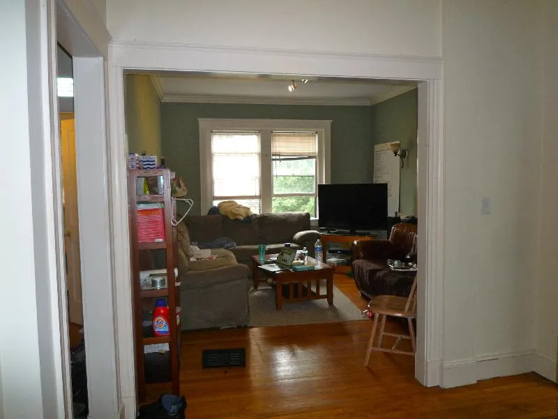 3 bed, 1 bath apartment for rent at 176 Winthrop Rd Unit 5, Aspinwall Hill — photo 2 of 10