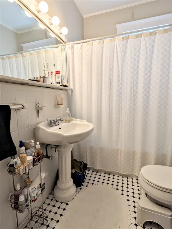 2 bed, 1 bath apartment for rent at 176 Winthrop Rd Unit 8, Washington Square — photo 5 of 9