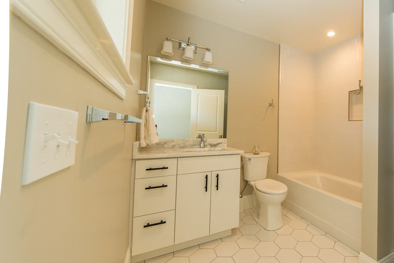 2 bed, 2 bath apartment for rent at 176 Winthrop Shore Dr Unit 2, Winthrop — photo 16 of 22