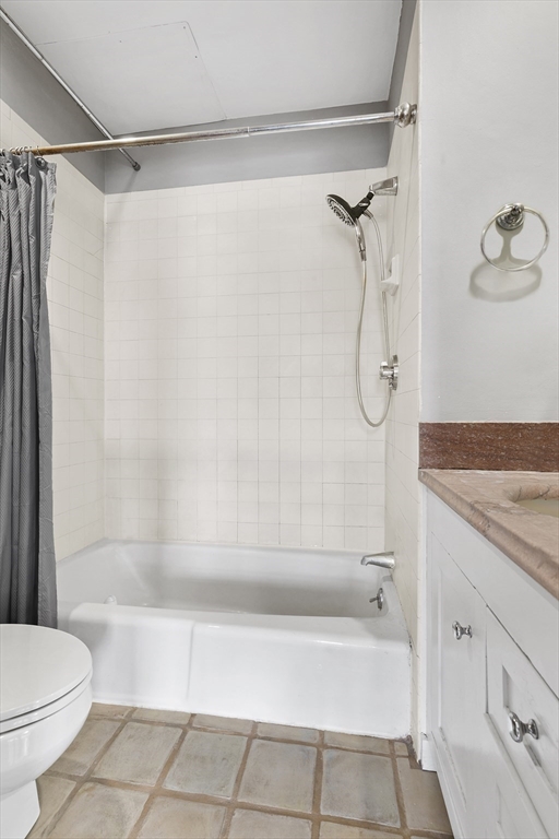 5 bed, 3 bath apartment for rent at 1760 Beacon St Unit 1, Brookline — photo 9 of 18