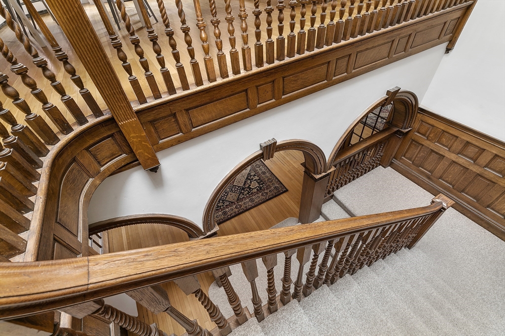 5 bed, 3 bath apartment for rent at 1760 Beacon St Unit 1, Brookline — photo 3 of 18