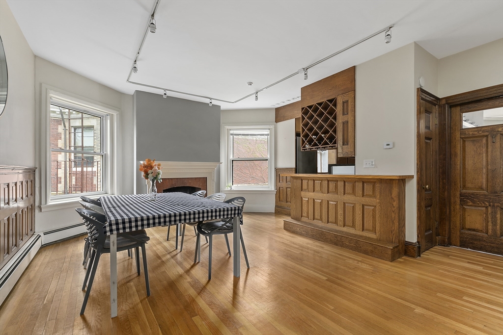 5 bed, 3 bath apartment for rent at 1760 Beacon St Unit 1, Brookline — photo 6 of 18