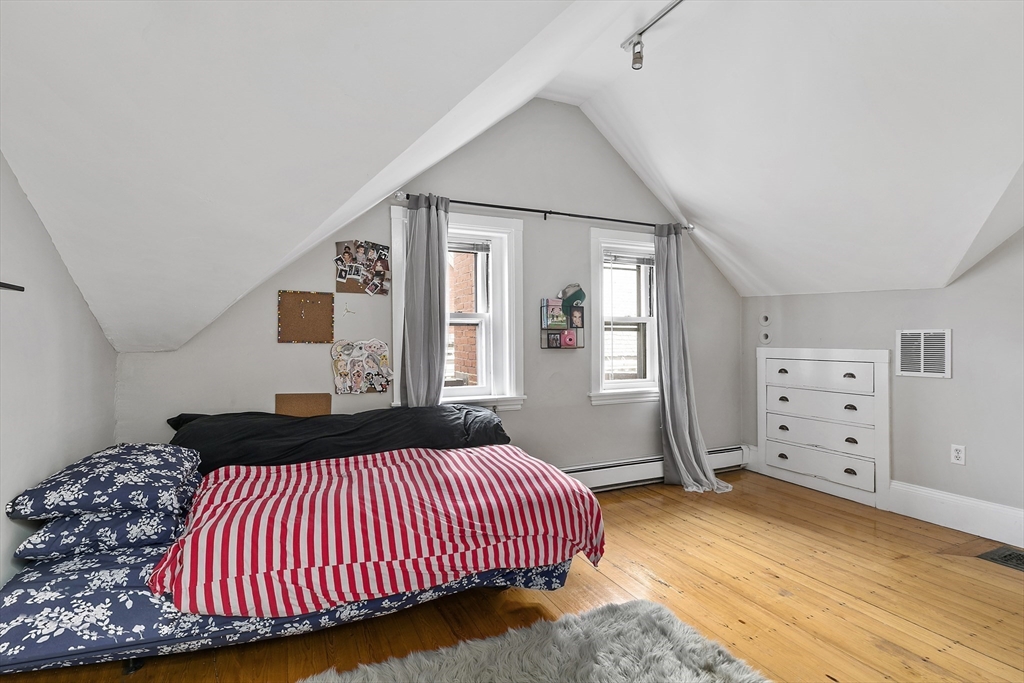 5 bed, 3 bath apartment for rent at 1760 Beacon St Unit 1, Brookline — photo 13 of 18