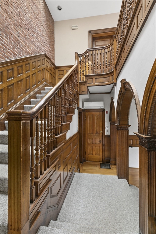 5 bed, 3 bath apartment for rent at 1760 Beacon St Unit 1, Brookline — photo 2 of 18