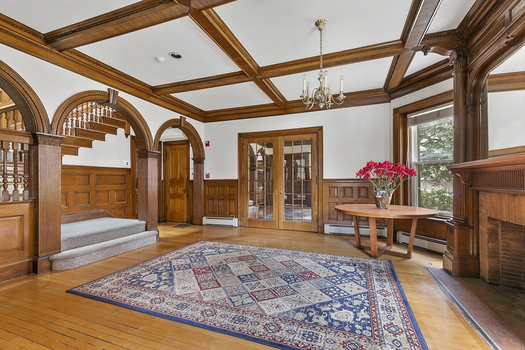 5 bed, 3 bath apartment for rent at 1760 Beacon St Unit 1, Brookline — photo 1 of 18
