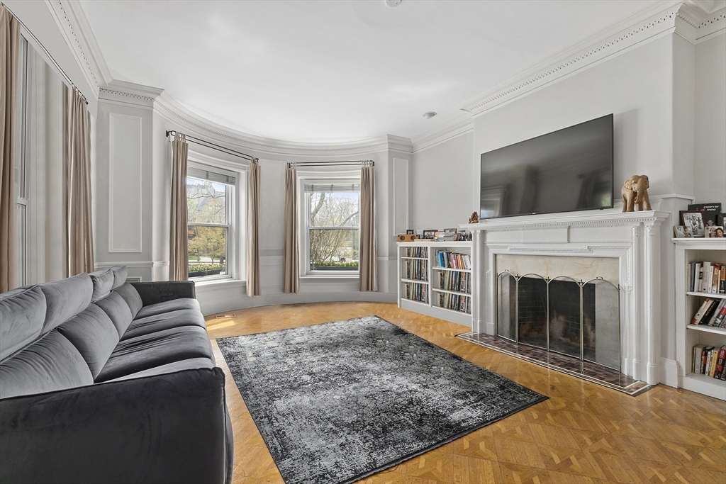 5 bed, 3 bath apartment for rent at 1760 Beacon St Unit 1, Brookline — photo 4 of 18