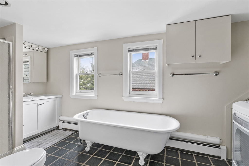 5 bed, 3 bath apartment for rent at 1760 Beacon St Unit 1, Brookline — photo 16 of 18