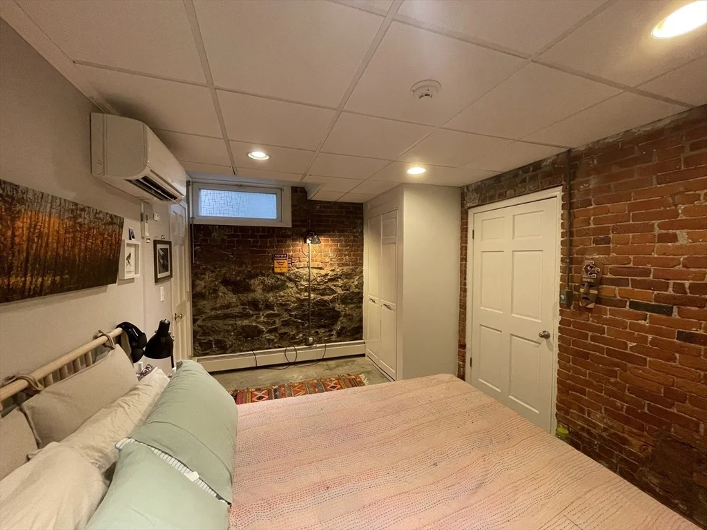 2 bed, 2 bath apartment for rent at 1760 Beacon St Unit 3, Beaconsfield — photo 9 of 16