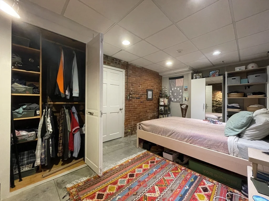 2 bed, 2 bath apartment for rent at 1760 Beacon St Unit 3, Beaconsfield — photo 8 of 16