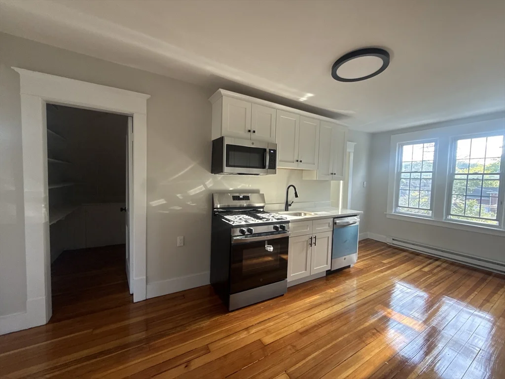 2 bed, 1 bath apartment for rent at 1761-1763 Northampton St Unit 3, Holyoke — photo 8 of 8