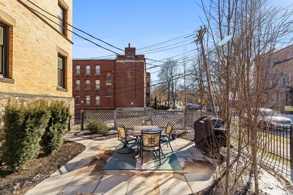 1 bed, 1 bath apartment for rent at 1763 Beacon St Unit A, Beaconsfield — photo 15 of 20
