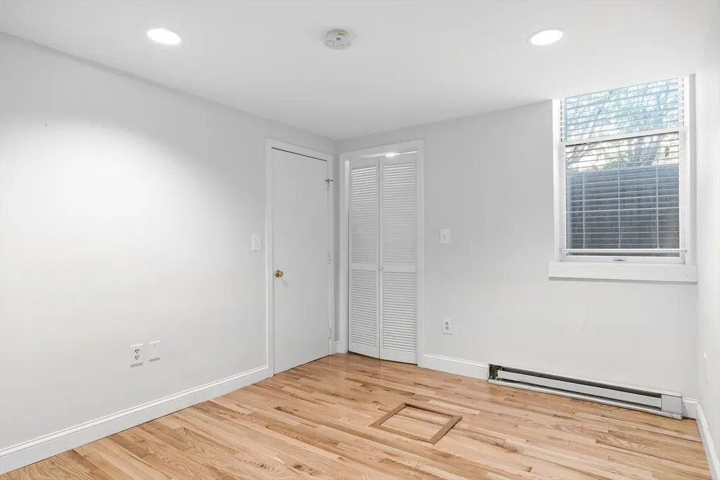 1 bed, 1 bath apartment for rent at 1763 Beacon St Unit A, Beaconsfield — photo 6 of 20