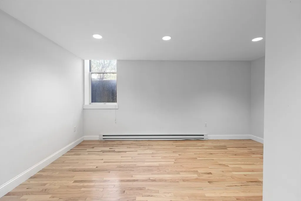 1 bed, 1 bath apartment for rent at 1763 Beacon St Unit A, Beaconsfield — photo 12 of 20