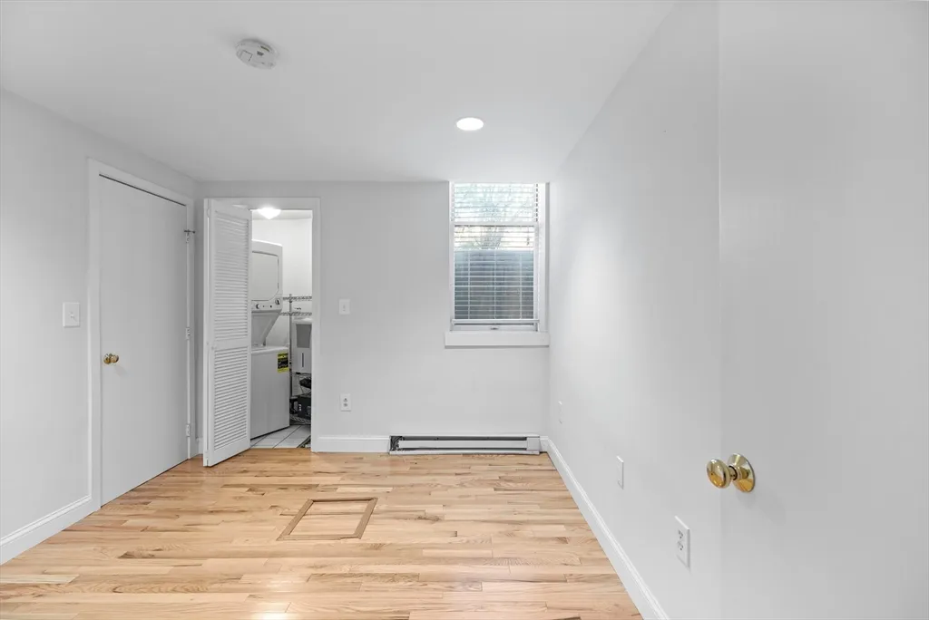 1 bed, 1 bath apartment for rent at 1763 Beacon St Unit A, Beaconsfield — photo 7 of 20