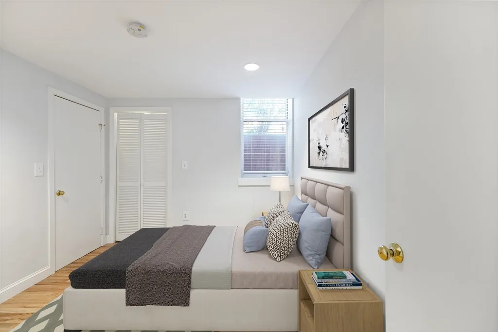 1 bed, 1 bath apartment for rent at 1763 Beacon St Unit A, Beaconsfield — photo 2 of 20