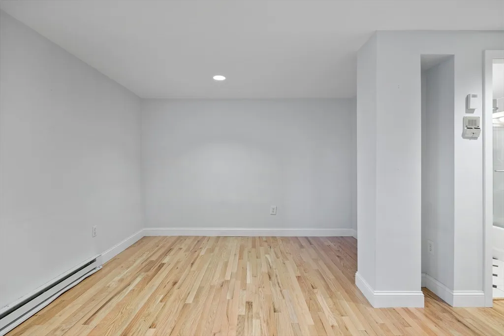 1 bed, 1 bath apartment for rent at 1763 Beacon St Unit A, Beaconsfield — photo 11 of 20