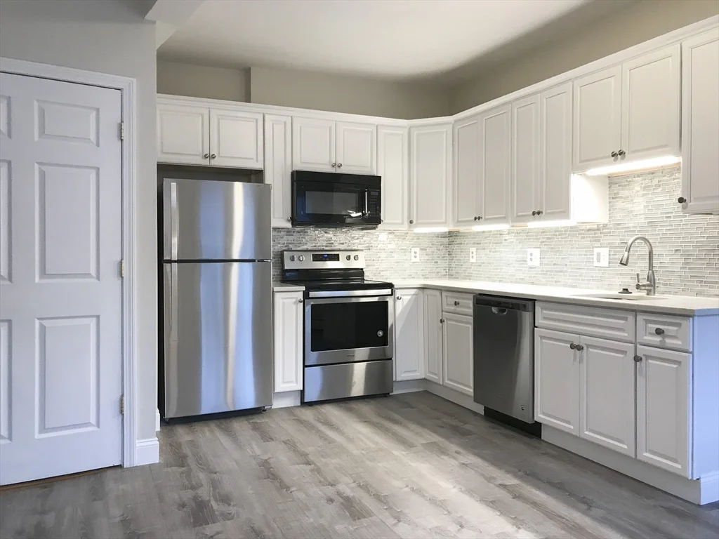 1 bed, 1 bath apartment for rent at 1767 Commonwealth Ave Unit 4, Brighton — photo 2 of 22