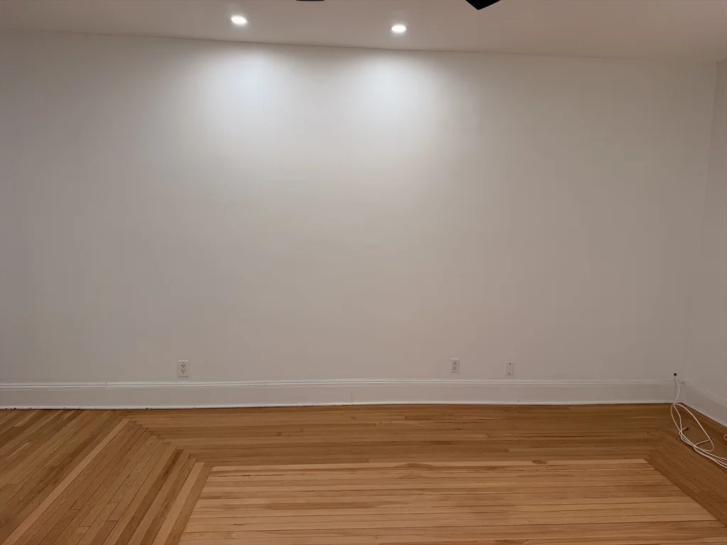 1 bed, 1 bath apartment for rent at 1768 Beacon Unit 4, Beaconsfield — photo 3 of 19