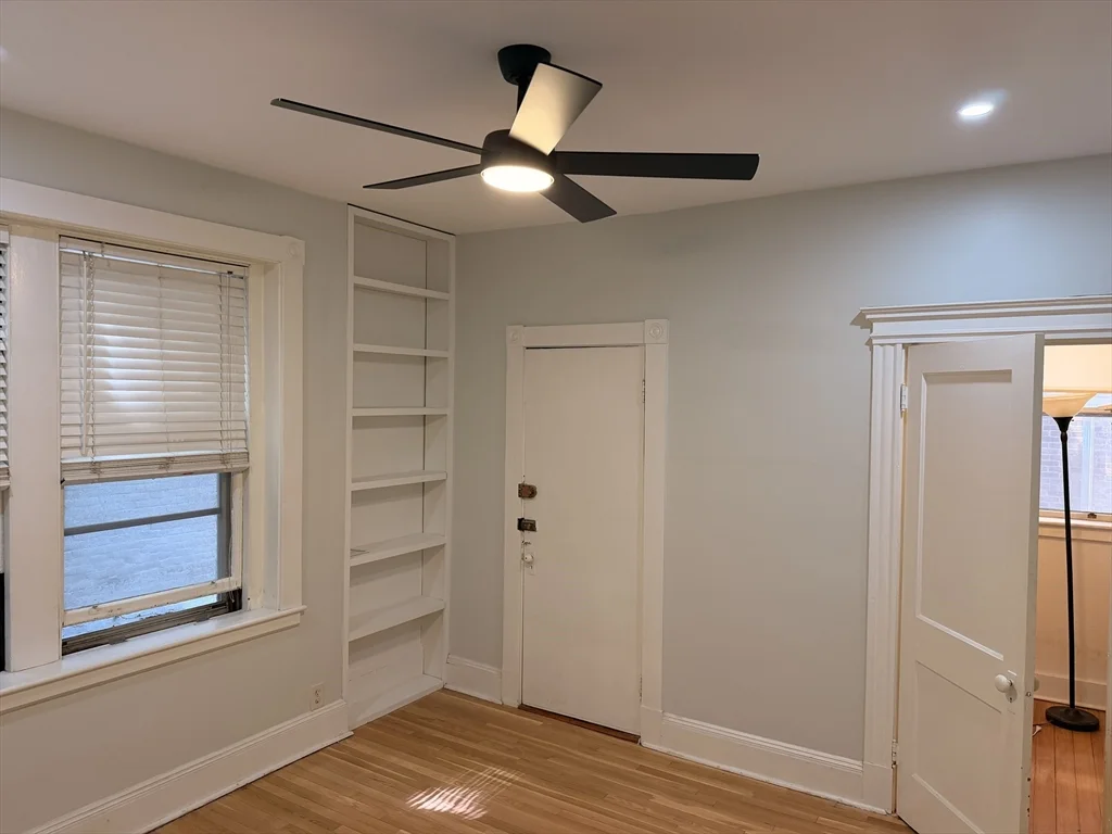 1 bed, 1 bath apartment for rent at 1768 Beacon Unit 4, Beaconsfield — photo 8 of 19