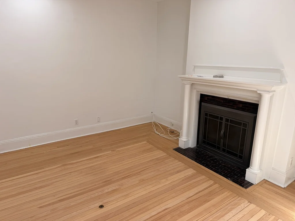 1 bed, 1 bath apartment for rent at 1768 Beacon Unit 4, Beaconsfield — photo 2 of 19