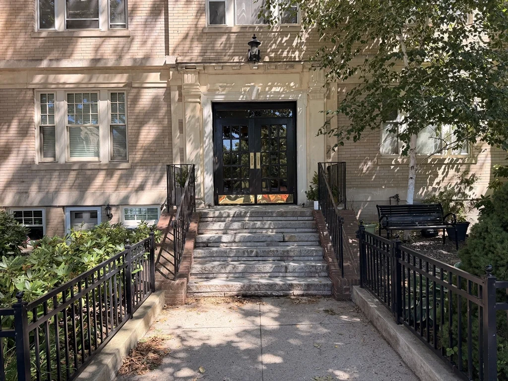 1 bed, 1 bath apartment for rent at 1768 Beacon Unit 4, Beaconsfield — photo 17 of 19