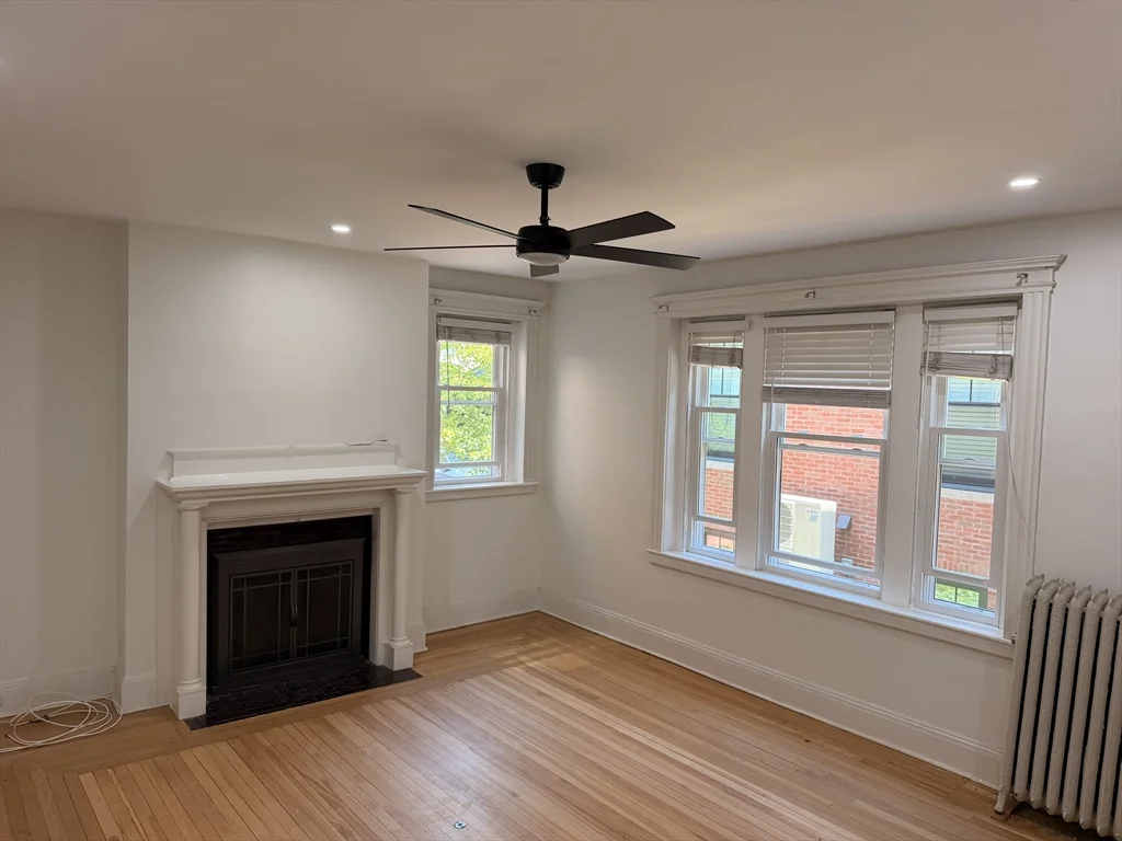 1 bed, 1 bath apartment for rent at 1768 Beacon Unit 4, Beaconsfield