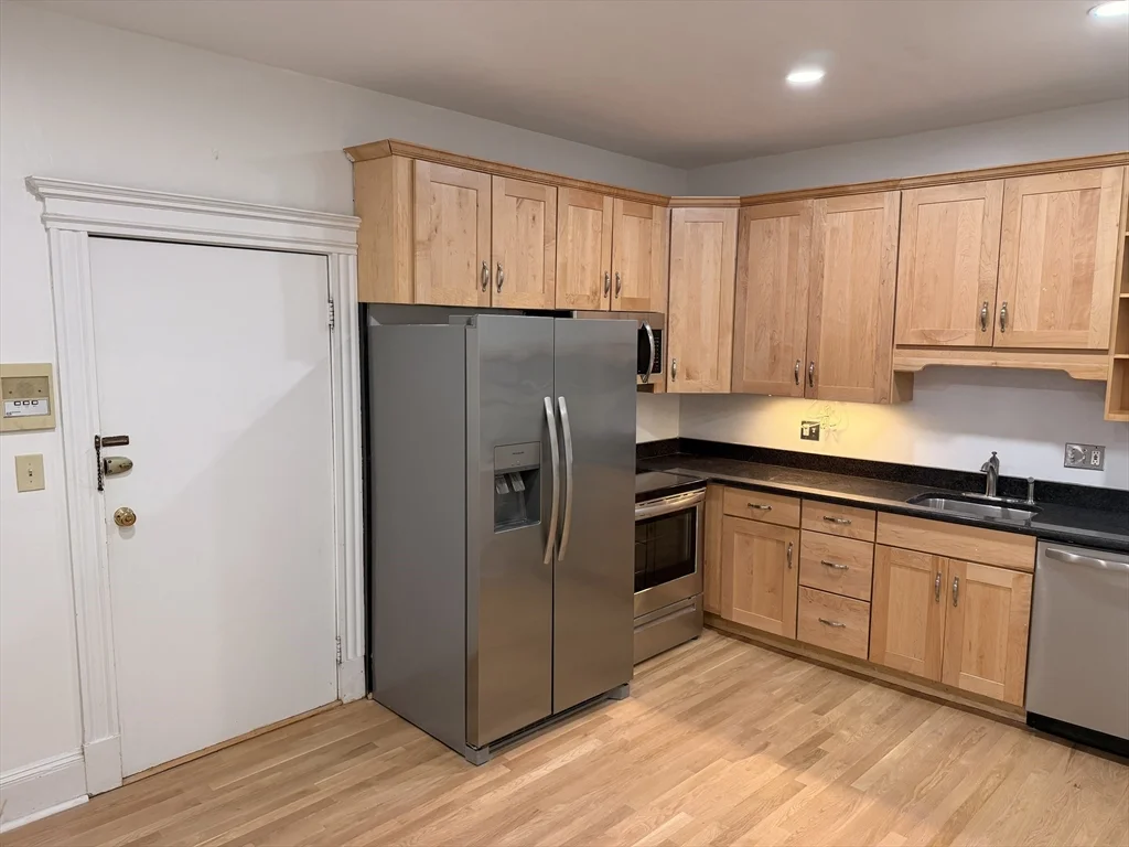 1 bed, 1 bath apartment for rent at 1768 Beacon Unit 4, Beaconsfield — photo 13 of 19