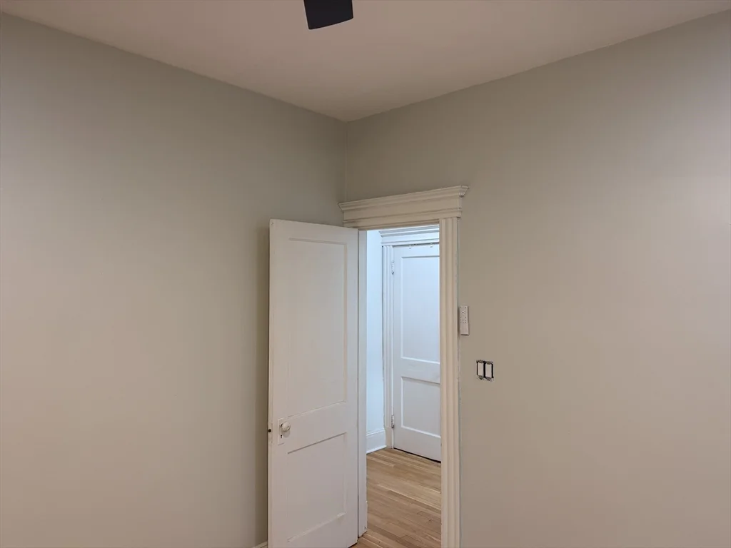 1 bed, 1 bath apartment for rent at 1768 Beacon Unit 4, Beaconsfield — photo 5 of 19