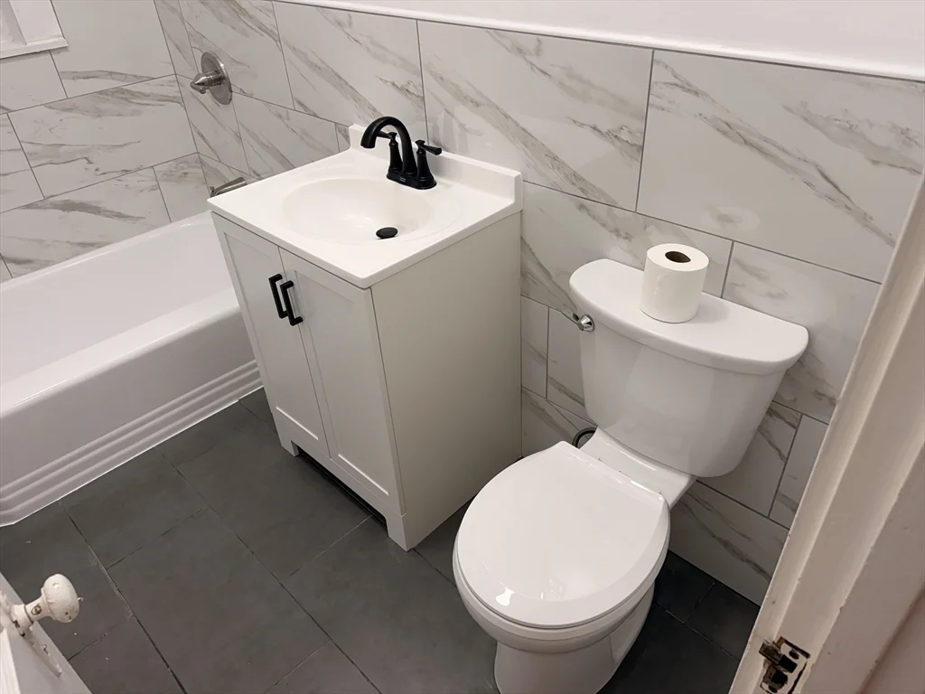 1 bed, 1 bath apartment for rent at 1768 Beacon Unit 4, Beaconsfield — photo 10 of 19