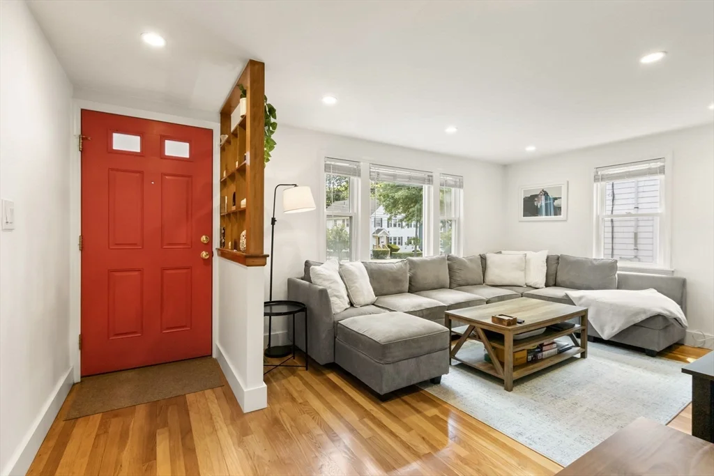 3 bed, 1 bath apartment for rent at 177 Faneuil St Unit 1, Brighton — photo 4 of 18