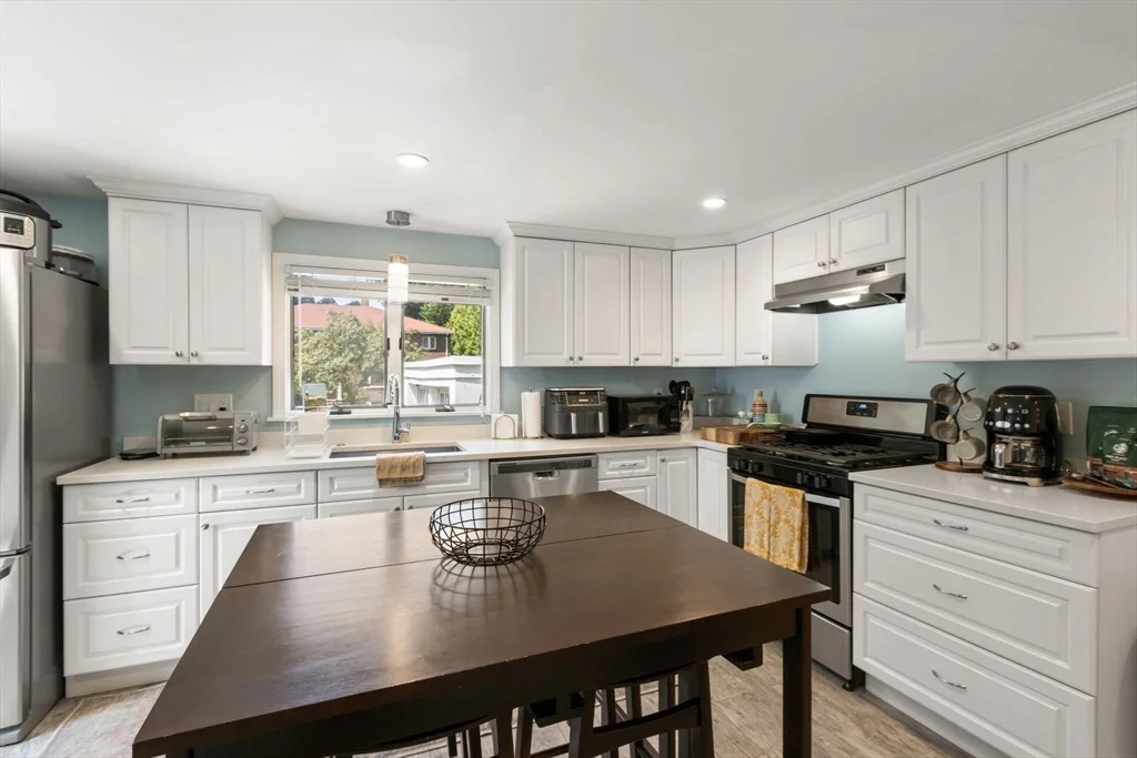 3 bed, 1 bath apartment for rent at 177 Faneuil St Unit 1, Brighton — photo 7 of 18