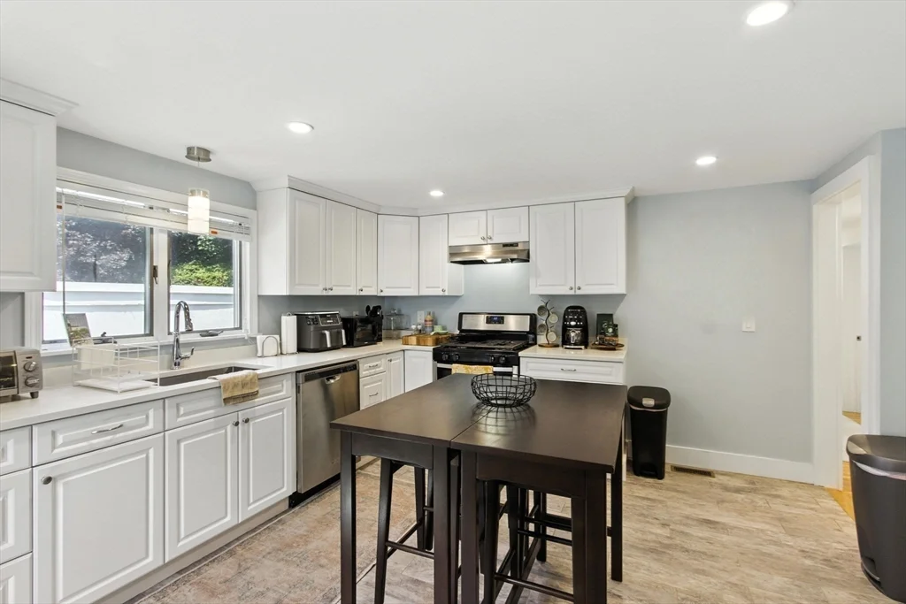 3 bed, 1 bath apartment for rent at 177 Faneuil St Unit 1, Brighton — photo 9 of 18