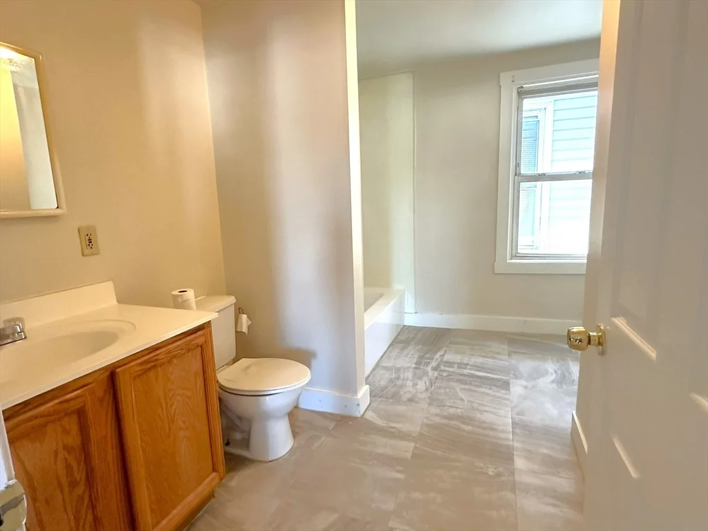 3 bed, 1 bath apartment for rent at 177 Nashua St Unit 5, Fall River — photo 7 of 17