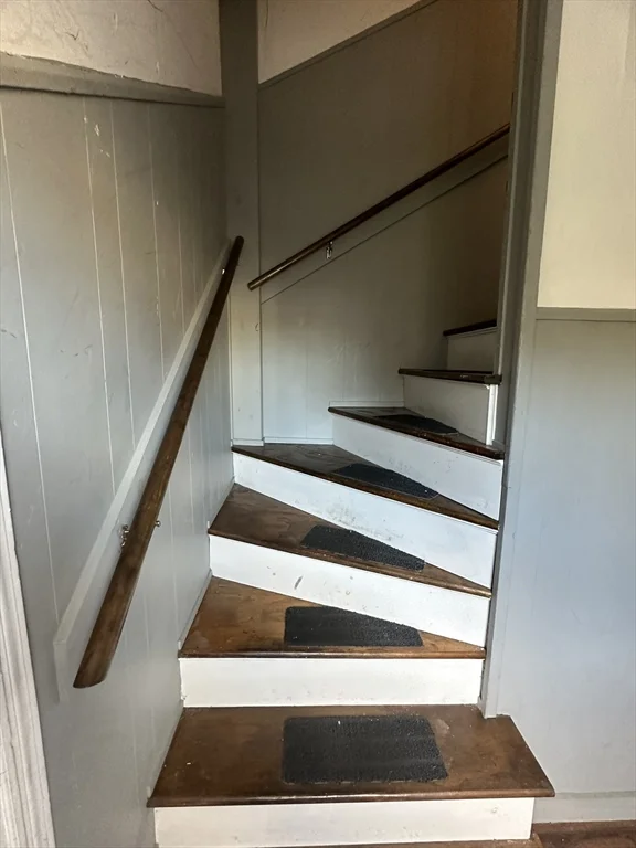 3 bed, 1 bath apartment for rent at 177 Nashua St Unit 5, Fall River — photo 2 of 17