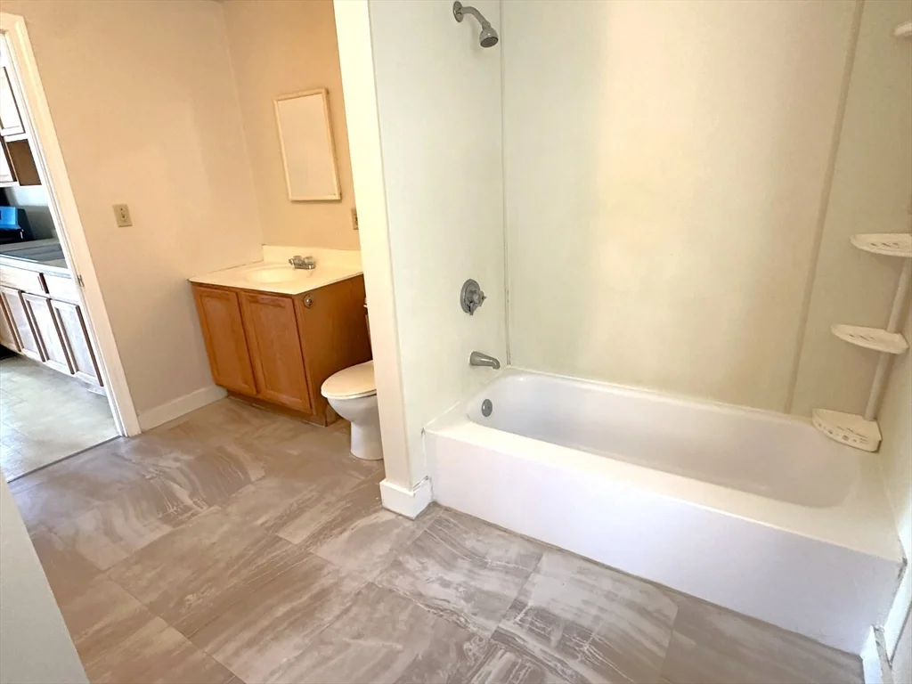 3 bed, 1 bath apartment for rent at 177 Nashua St Unit 5, Fall River — photo 8 of 17