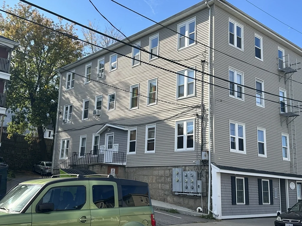 3 bed, 1 bath apartment for rent at 177 Nashua St Unit 5, Fall River — photo 1 of 17